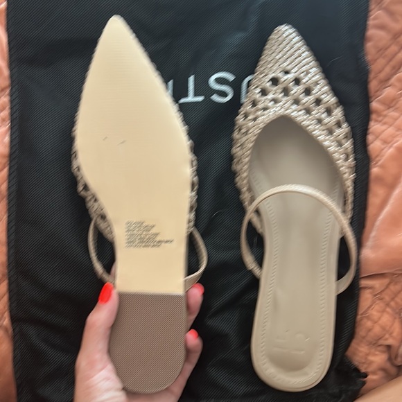 Ever worn. Solan a flats. 7.5 fits more like a size 6-6.5 - Picture 2 of 2